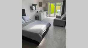 The Forest Chalet - Stunning Studio Apartment - Image 5