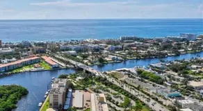 Paradise Awaits! Beach, King Bed, Private Yard & Workspace - Image 4