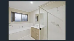 4 bedrooms with queen sized bed each room - Image 2