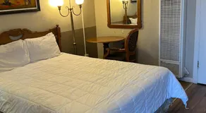 Lariat Motel - Image 2