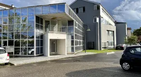 Très bel appartement T2 de standing entièrement meublé à 5 min à pied du centre. - Image 3