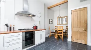 Beautiful, Traditional 2 Bedroom Main Door Flat - Image 2