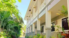 Secluded Apartment with Full Kitchen & Balcony Garden View - Image 5
