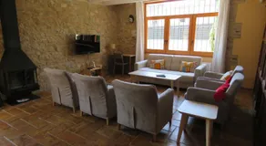 Escape to a spacious retreat with garden - Image 3