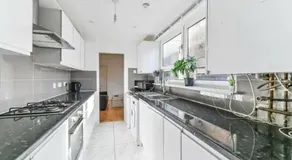 Amazing 4 bed house in Kingston - Image 5