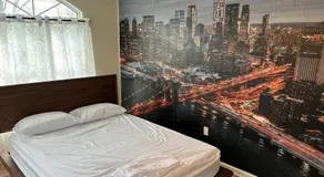 Luxury Townhouse in Newark - Image 2