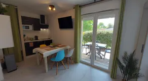 T2, 50m du lac, PISCINE, WIFI, jardin terrasse sans vis-à-vis, 1 à 4 pers - Image 2