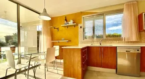 Isabella spacious modern villa with sea views - Image 4