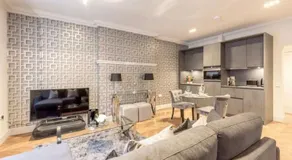 Stylish West End Retreat - Image 2