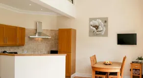 Beautiful cozy 3 bedroom 2 bathroom apartment - Image 2
