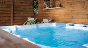 Chalet avec jacuzzi privatif - Image 3