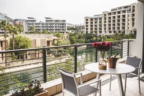 Elegant Waterfront Apartment with No Loadshedding - Image 5