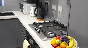 Stylish 1BR Apartment Fast WiFi 15 mins to Central London - Image 4
