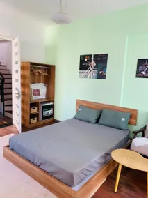 Apartment with Lake View and Green Space - Image 2