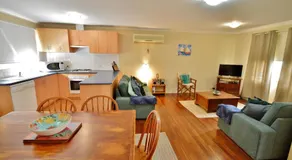 Cole Cottage - Kalbarri, WA - Image 4