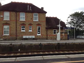 Oxlade Serviced House with 3 Bedrooms up to 6 Beds - Image 3