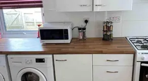 Modern 2 bedroom house with WIFI - Image 5