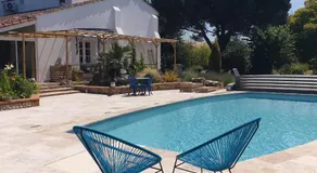Chambre privée dans une maison avec piscine - Image 2