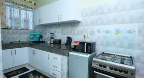 Serene Coastal Suites - Image 4