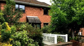 Self Contained 3 Bedroom House with Off Street Parking - Image 4