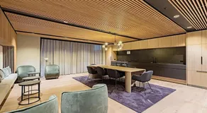 Luxury Marina Tower Stay Waterfront & City Views - Image 4