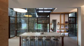 Mineral Lodge, una joya arquitectónica en el corazón de los Alpes franceses - Image 4