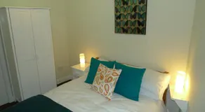 Courtyard Cottage - Image 2