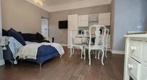 Easy too stay Molyneux Park road - Image 3