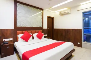 OYO 70303 Abis Regency - Image 3