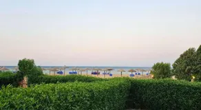 شاليه بالسخنه صف اول على البحر - Image 5