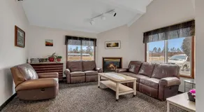 2 bedroom 5 minutes from Grand View - Image 4
