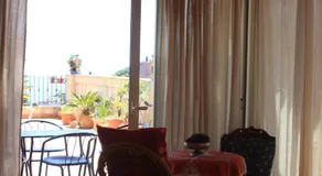 The Dolphins Guest House - Image 2