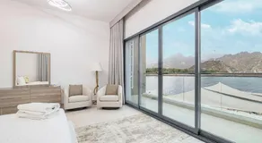 The Pearl Villa - Swimming Pool with Sea and Mountain view - Al Dana Island Fujaira - Image 2