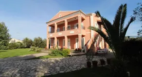 Karoubis Studio - Image 4