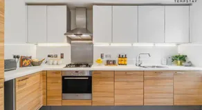 4BR-Madejski Stadium-Royal Berk Hosp-By Tempstay - Image 3