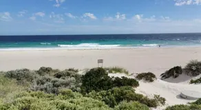 Modern Unit Near CBD & Beach, Free Parking - Image 4