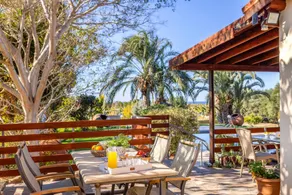 Coral Bay Cottage - Image 2