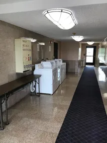 MARVIN'S GARDEN INN. - Image 4