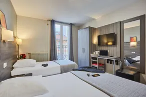 Manousos City Hotel - Image 2