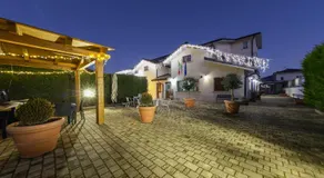 River Hotel - Image 2