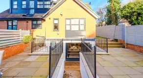 Spa Lodge - Stunning 3Bed Oasis, Driveway Parking, Garden - Image 4