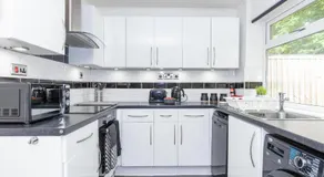 CAPRI 13 SA - 3 Bedroom House close to Loughborough University, EV car facilities, Free Parking, Free Wifi - Ask for contractor rates! - Image 3