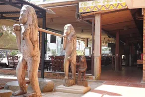 Van Long Elephants Lakeside View Hotel - Image 2