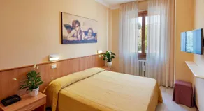 Hotel Plaza - Image 2