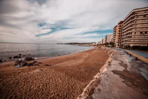 Gran atico delante del mar con piscina - Image 2