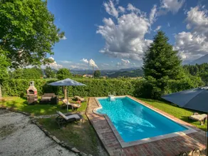 Haustierfreundliche Villa mit Garten - Image 2