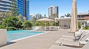 Stylish 3 Bedroom Apartment with Pool, Sauna & Gym - Image 4