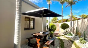 Dolphin Circle Bed and Breakfast - Image 4