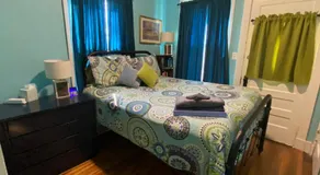 Cottage West A 3 bed 1 bath Bungalow Central Locale Ez Access to Stadium - Image 2