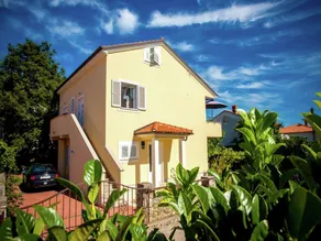 Apartment in Croatian Islands with Stunning Views - Image 4